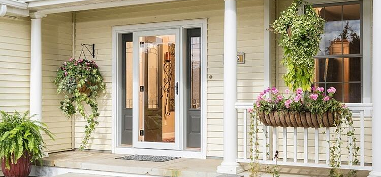 screen door installation in Los Alamitos